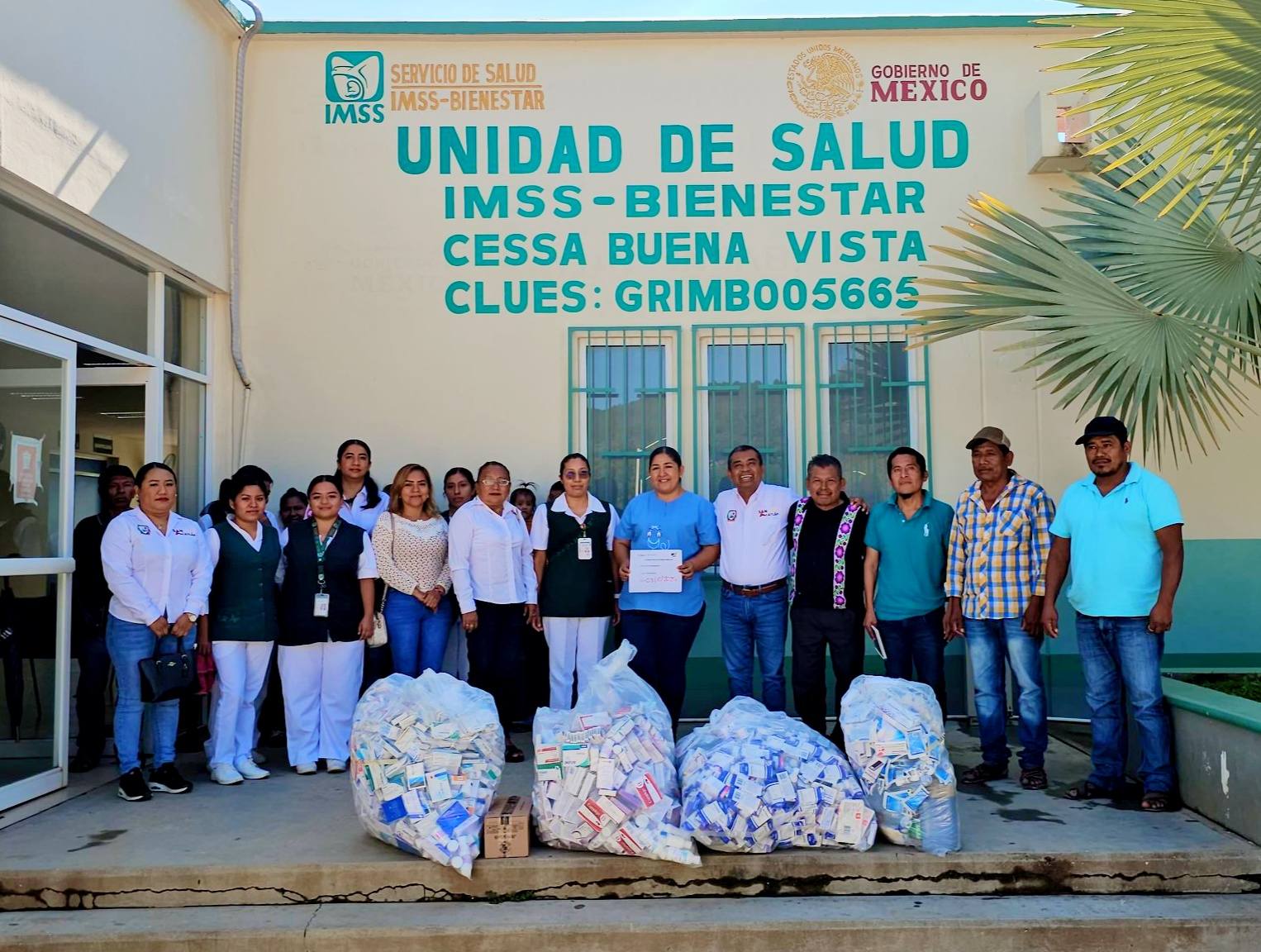 ALCALDE ADAIR HERNÁNDEZ ENTREGA MEDICAMENTOS Y MATERIAL DE CURACIÓN A UNIDADES DE SALUD DE LAS COMUNIDADES