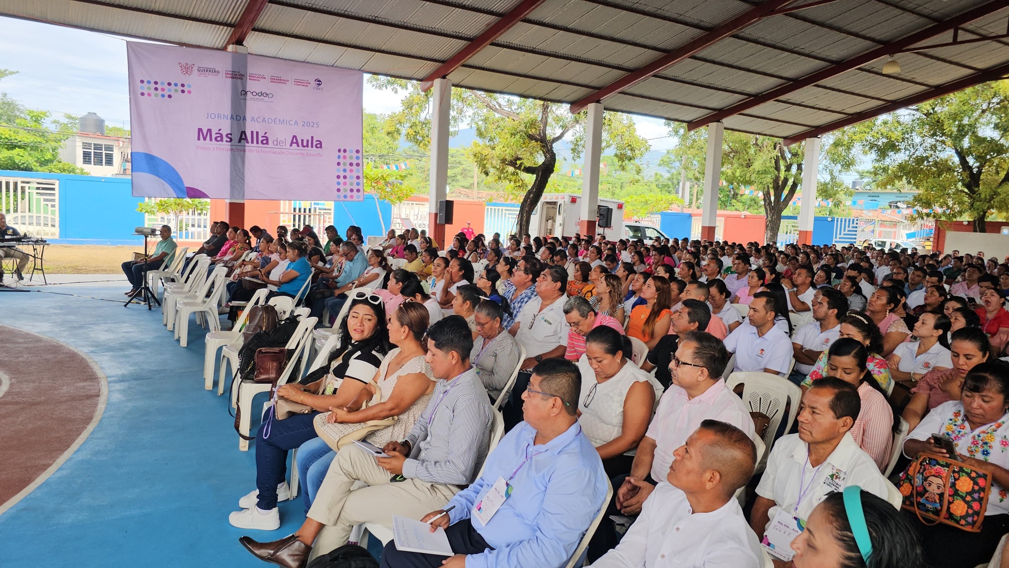 ASISTE ALCALDE ADAIR HERNÁNDEZ A LA JORNADA ACADÉMICA 2025 «MÁS ALLÁ DEL AULA» EN SAN LUIS ACATLÁN